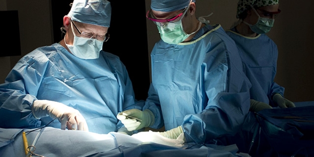 Ameliyata girdi, 7 organı yer değiştirdi