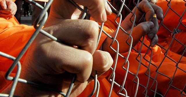 Amerika Guantanamo'daki 15 tutukluyu BAE'ye gönderdi