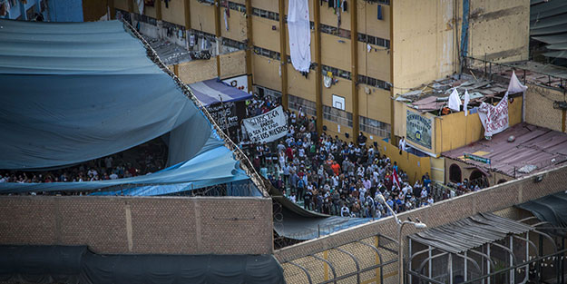 Amerika ülkesinde mahkumlar koronavirüs isyanı çıkarttı! Çok sayıda ölü var