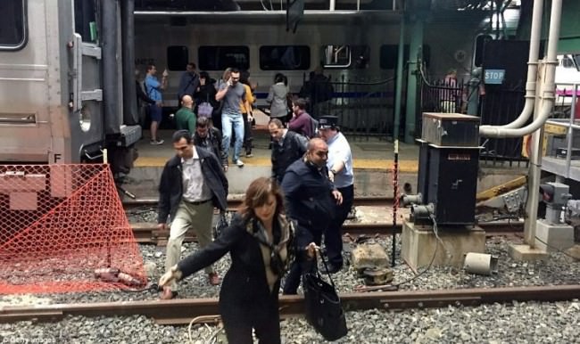 Amerika'da tren kazası: 100'den fazla yaralı var