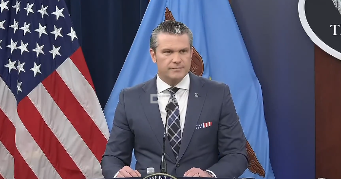 Amerikalı Bakanın kan donduran itirafı! 13 yaşındaki oğluna 'Senin için öldüler' dedi!