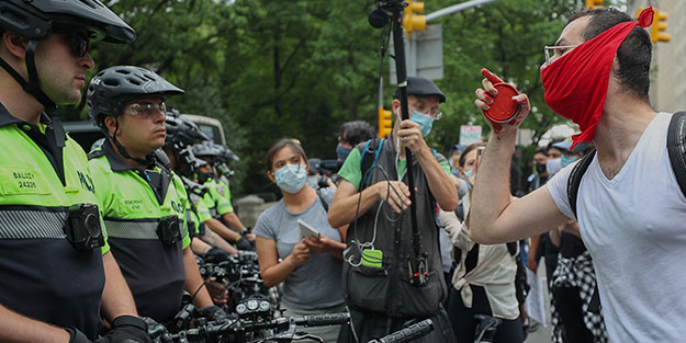 Amerikan Baharında göstericiler öyle birini hedef aldı ki...