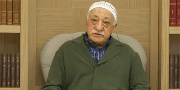 Amerikan kuklası Gülen'in yeşil cübbeyle darbe mesajı verdiği video 4 kişiyi ele verdi