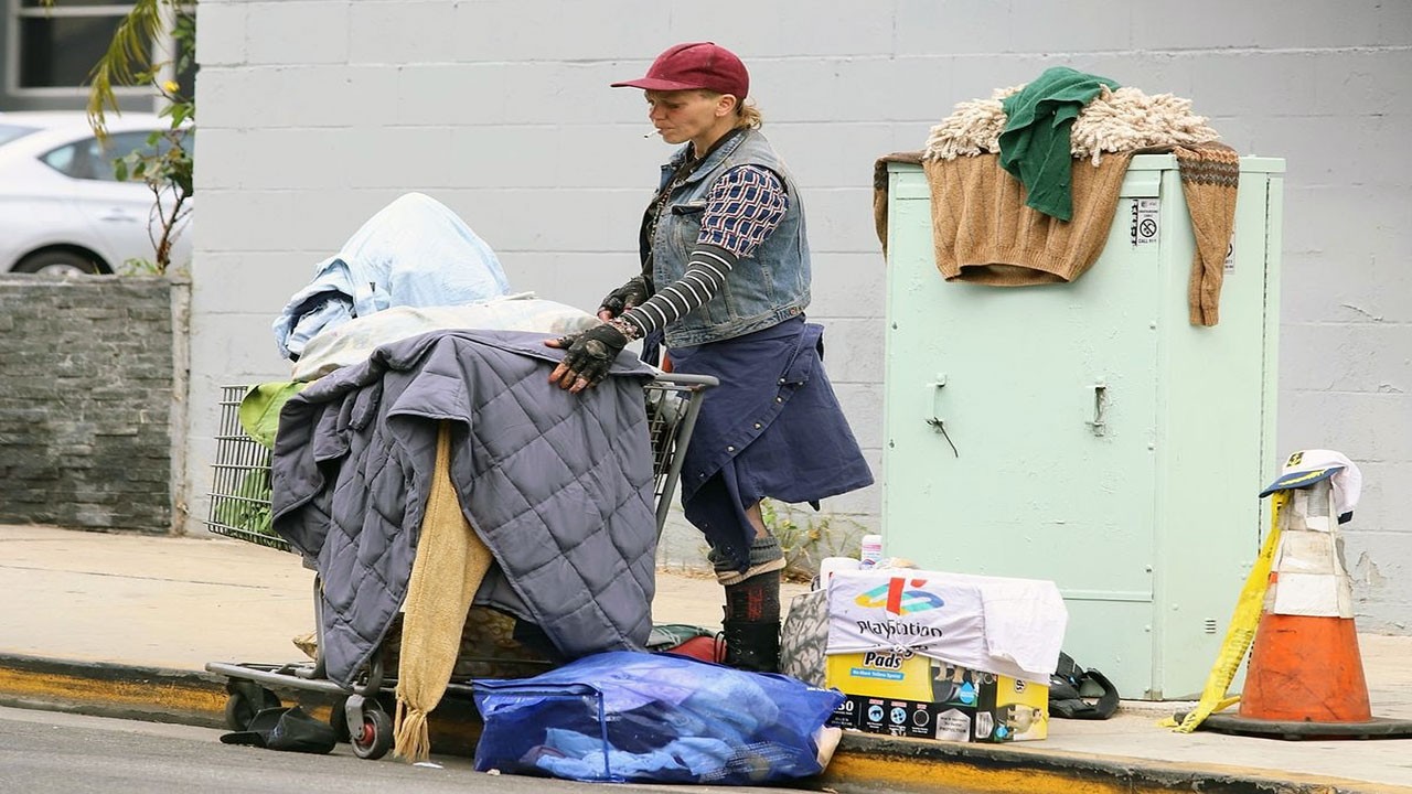 Amerikan rüyası yalanı! Gösterişli hayatı göz açıp kapatıncaya kadar bitti! Artık yemeğini bile sokaklarda yiyor!
