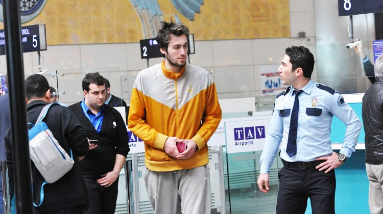 Amerika'ya giderken polislere yakalandı! Sebebi ise...