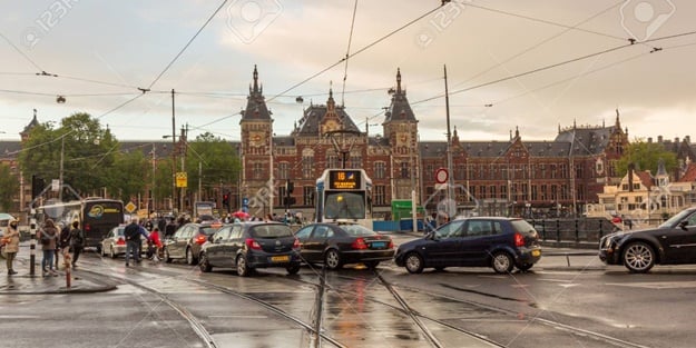 Amsterdam'da tüm gazlı ve dizel araçlar yasaklanacak