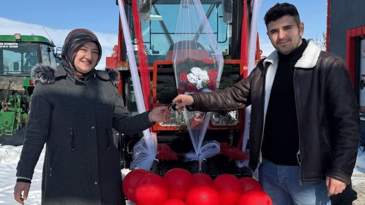 'Ana gibi yar olmaz' dedi! İşte annesine aldığı Sevgililer Günü hediyesi