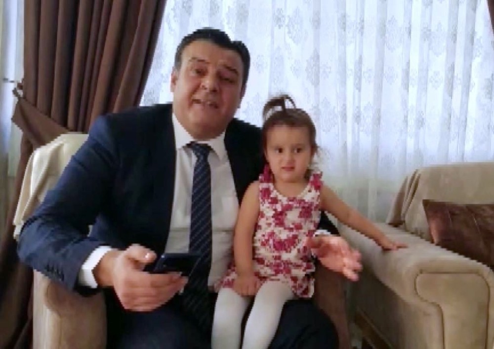Ana haber bültenini evden sundu 