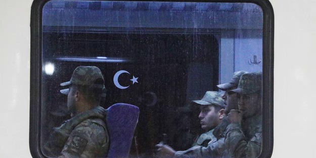 Ana kuzuları vatan için yola çıktı... Suriye sınırına askeri sevkiyat sürüyor!