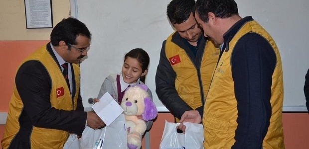 O notu yazan 'İyilik meleği'ne burs desteği