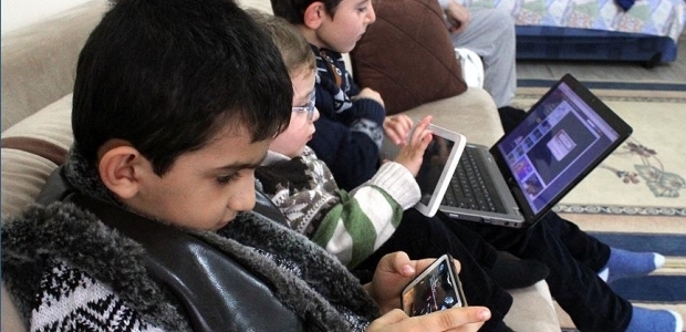 Akıllı telefonlar çocukları 'susturmasın'