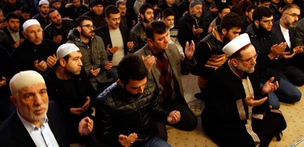 Maraş'ta eller Müslümanların huzuru için semaya kalktı