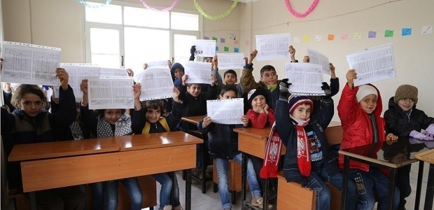 Suriyeli öğrenciler de karne heyecanı yaşadı