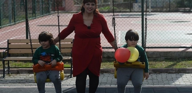 ikizleri için 7 ayda 60 kilo verdi