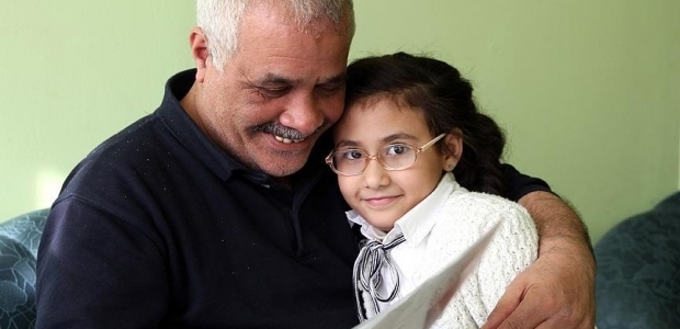 Sığınmacı çocuğun geç gelen karne mutluluğu