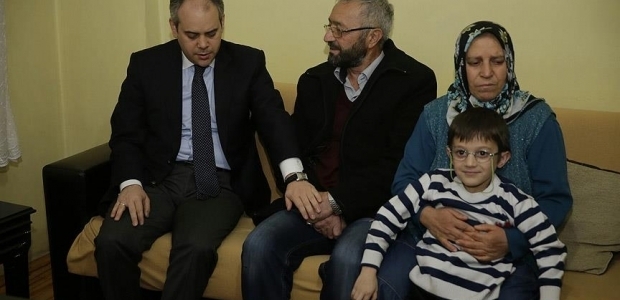 Bakan Kılıç şehit ailesini ziyaret etti