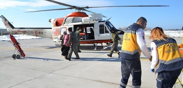 Samsun'da köyde mahsur kalan hamile kadın helikopterle kurtarıldı