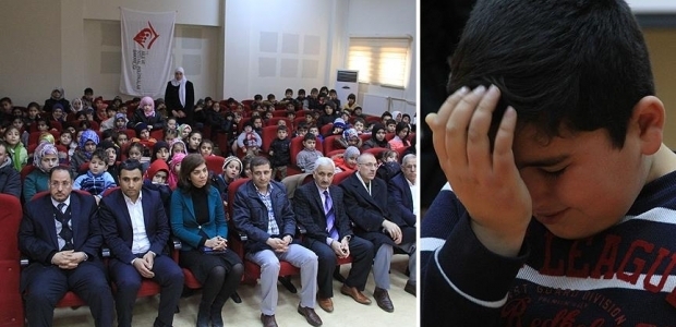 Suriyeli çocuklar tiyatroyu izlerken gözyaşlarına boğuldu