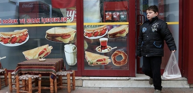 Suriyeli küçük Muhammet esnafın sevgisini kazandı