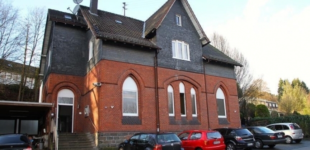 Kiliseler satın alınıp cami yapılıyor