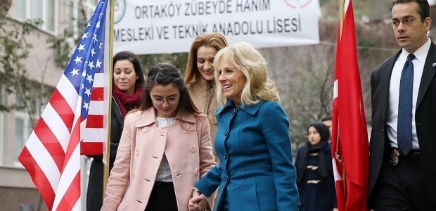 Liseliler karnelerini Biden verdi