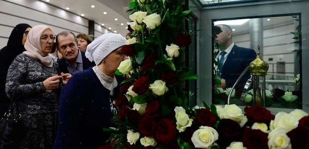 Peygamberimizin saç teli Moskova'da ziyarete açıldı