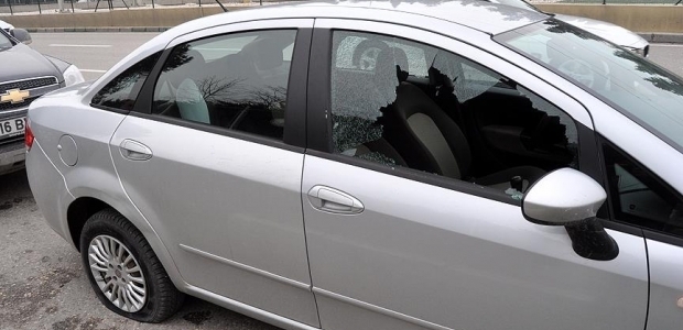 Aracın lastiğini patlatıp 120 bin lirayı çaldılar