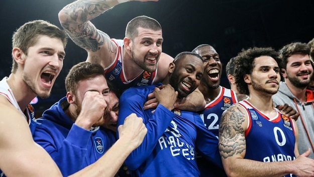 Anadolu Efes-Barcelona Lassa: 92-70