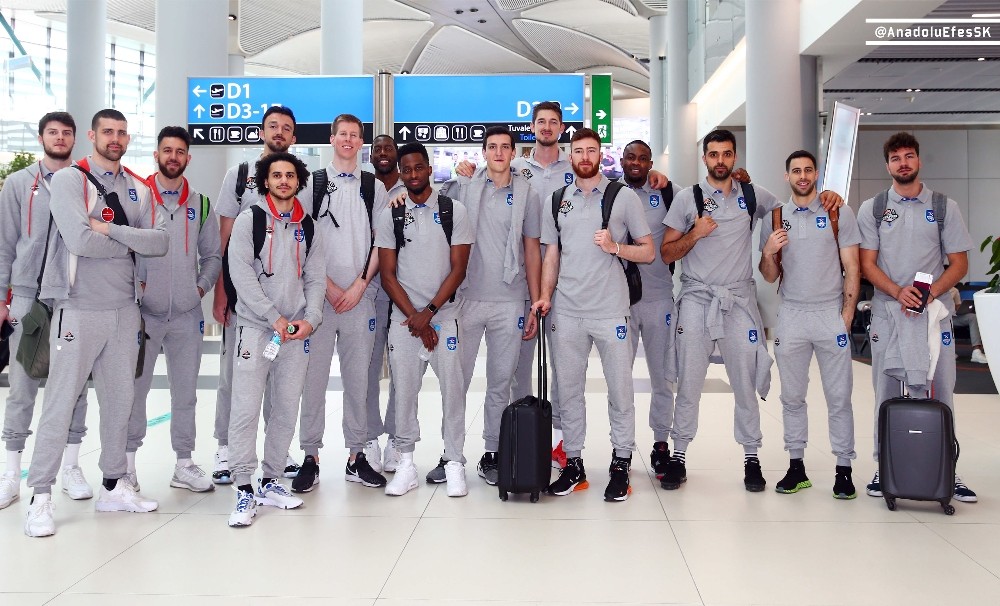 Anadolu Efes Final Four için yola çıktı 