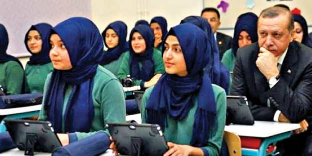 Anadolu İHL’liler başarının adresi! Erdoğan okul sıralarında...