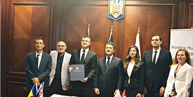 Anadolu Isuzu tarihi ihracat sözleşmesine imza attı