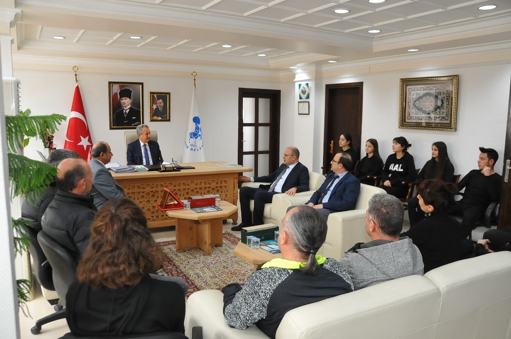 Anadolu Lisesi heyetinden Başkan Akkaya’ya ziyaret 