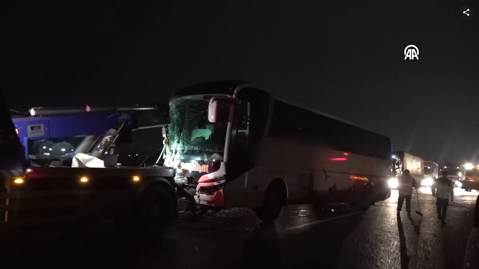 Anadolu Otoyolu'nda dev zincirleme kaza: 17 araç birbirine girdi!