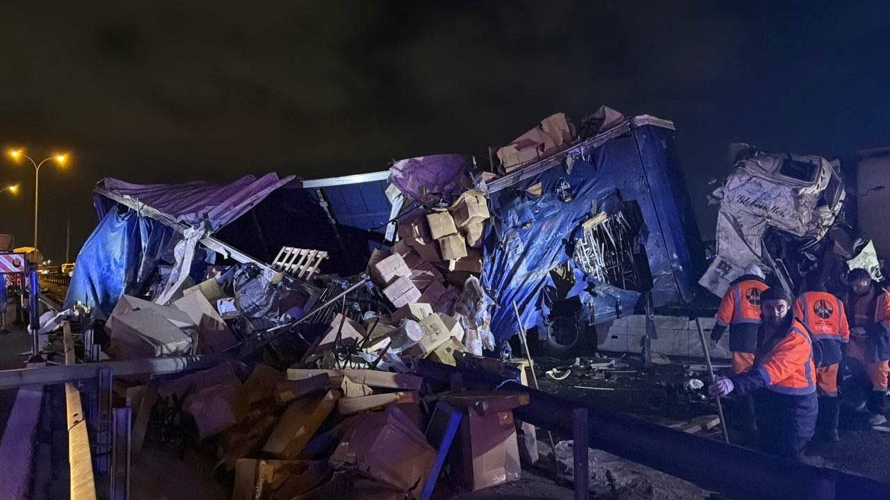Anadolu Otoyolu’nda karşı şeride geçen tır ciple çarpıştı: 1 ölü, 2 yaralı