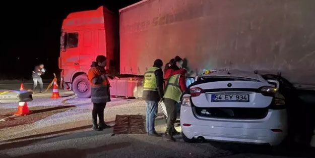 Anadolu Otoyolu'nda tırla çarpışan otomobilin sürücüsü hayatını kaybetti