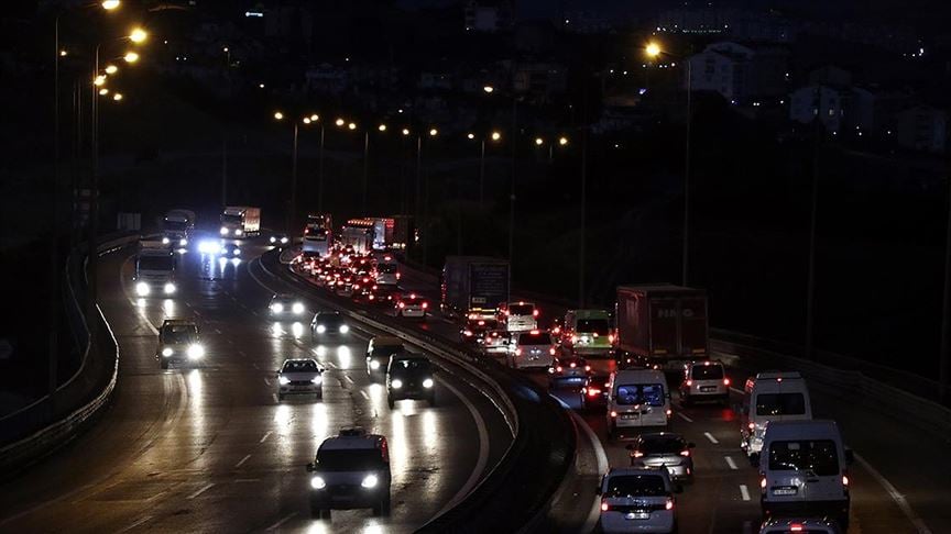 Anadolu Otoyolu'nun Kocaeli kesiminde trafik yoğunluğu başladı