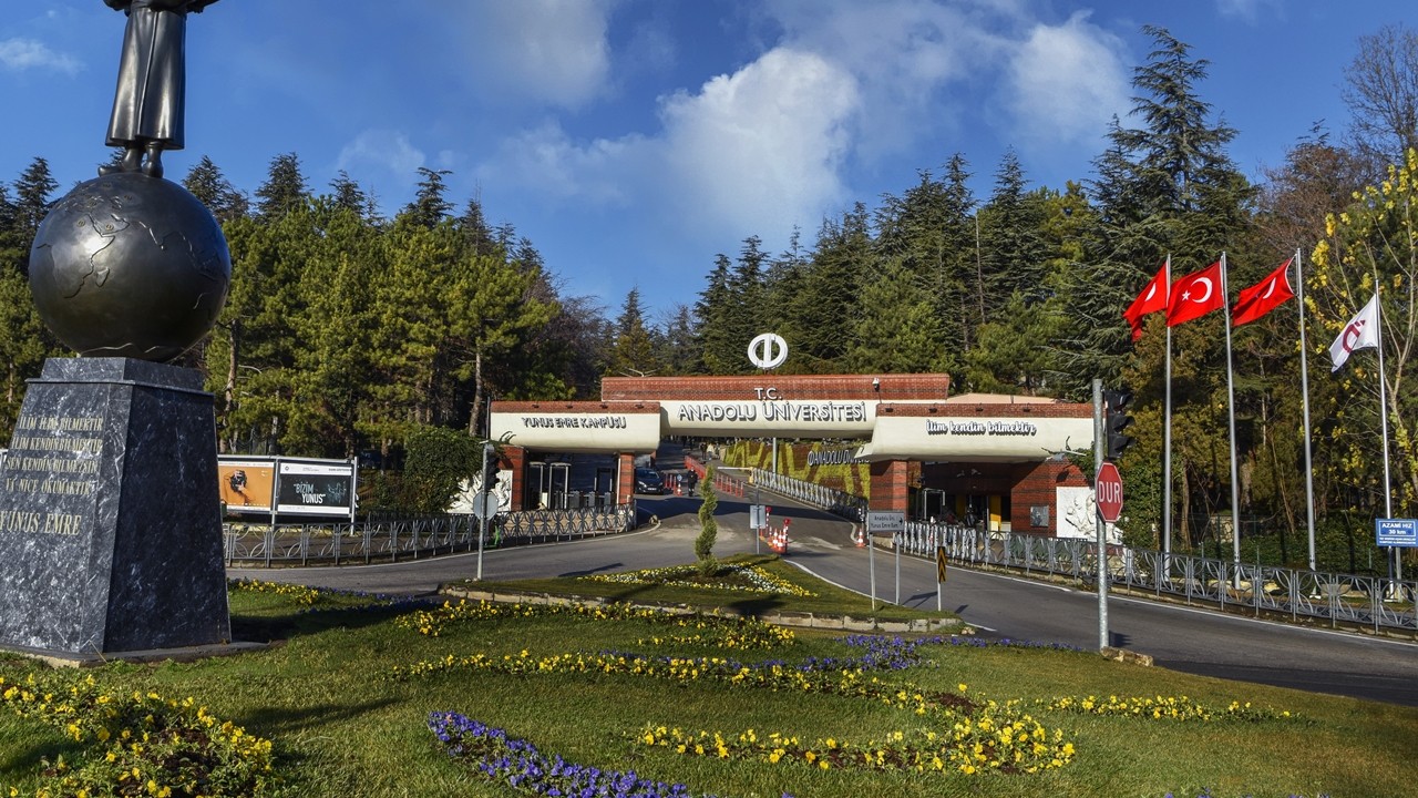 Anadolu Üniversitesi kampüs yaşamı ve yatırımlarıyla dikkat çekiyor