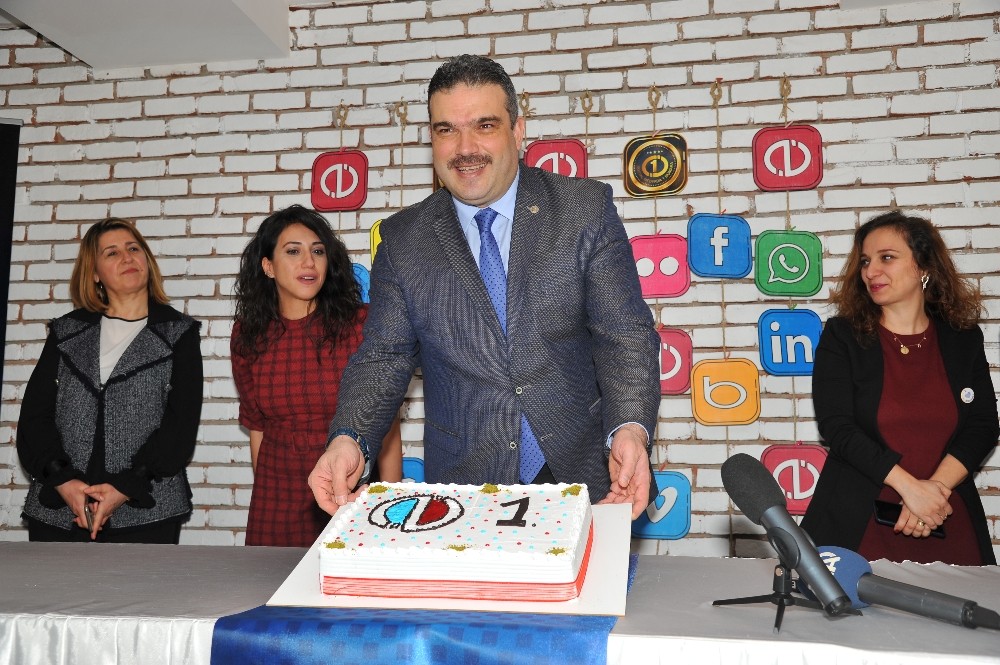 Anadolu Üniversitesi sosyal medya birinciliğini kutladı 