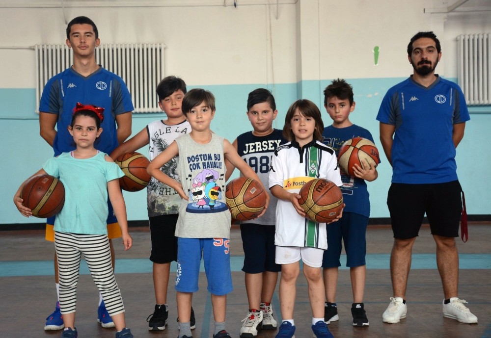 Anadolu Üniversitesi Yaz Spor Okulunda geleceğin sporcuları yetişiyor 