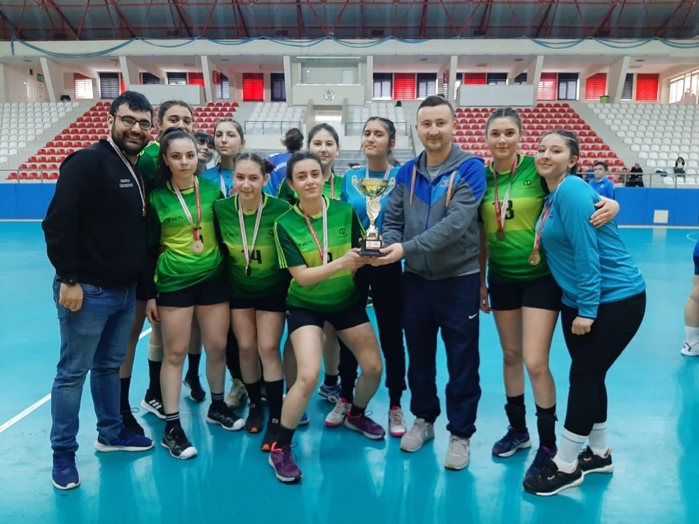 Anadolu Üniversitesi Yıldız Kadınlar Hentbol Takımı Türkiye finallerinde 