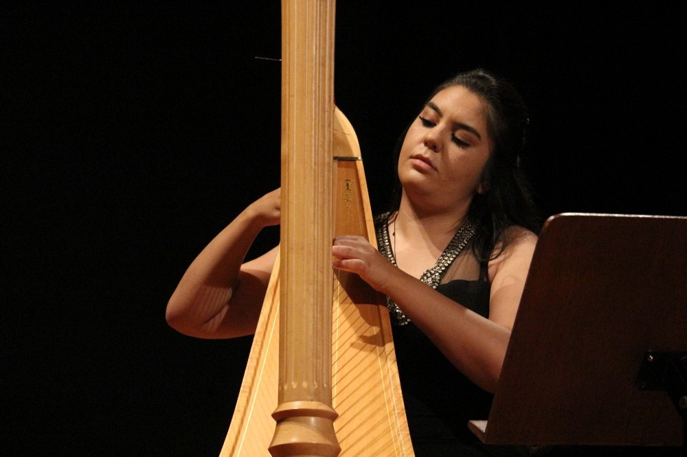 Anadolu Üniversitesi’nde arp tınıları 