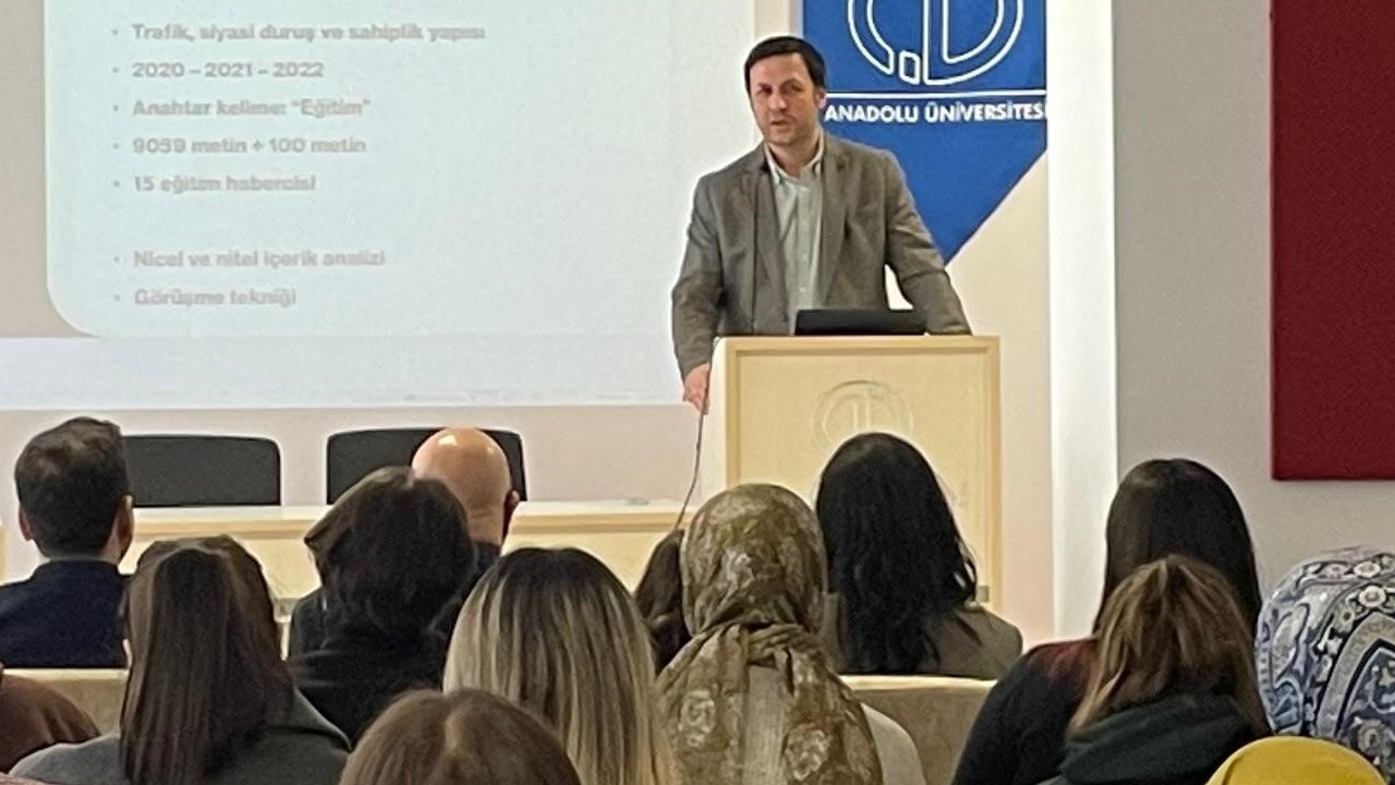 Anadolu Üniversitesi’nde Türkiye’de bir ilk! Eğitim haberciliği paneli düzenlendi