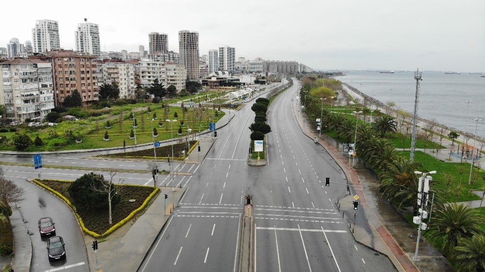 Anadolu Yakası sahil şeridi boş kaldı 