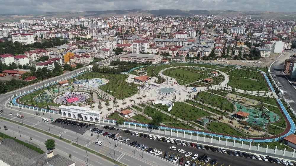 Anadolu’nun en büyük millet bahçesinde ağaç sayısı arttırılıyor 