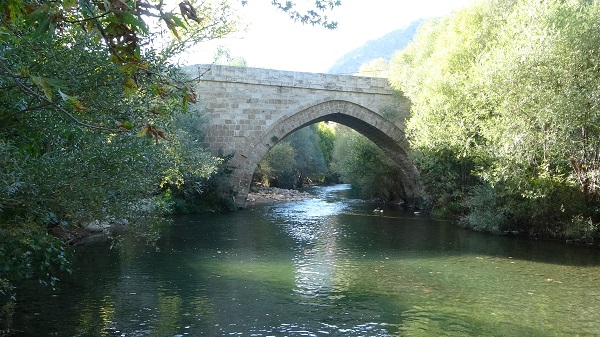 Anadolu'nun en eskilerinden! 600 yıllık köprü zamana direniyor