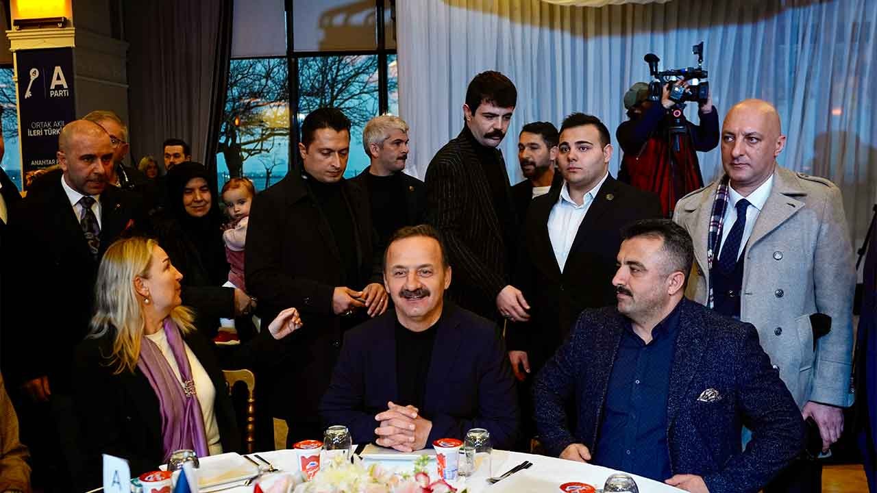 Anahtar Parti Genel Başkanı Ağıralioğlu, İstanbul'da partisinin iftar programına katıldı