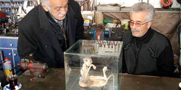 Anahtarcı dükkanında gizemli iskelet