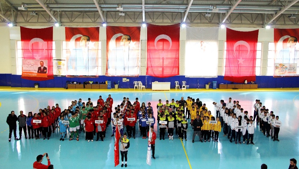 Analig Hokey Türkiye grup birinciliği Mersin’de başladı 
