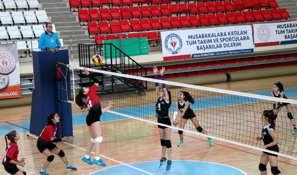 ANALİG voleybol çeyrek finalleri başladı 