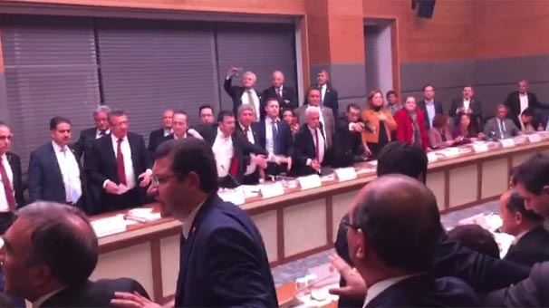 Anayasa Komisyonu'nda ortalık karıştı!